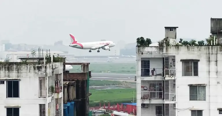 রানওয়ের পাশে বহুতল ভবন, ঝুঁকি নিয়ে উড়ছে বিমান